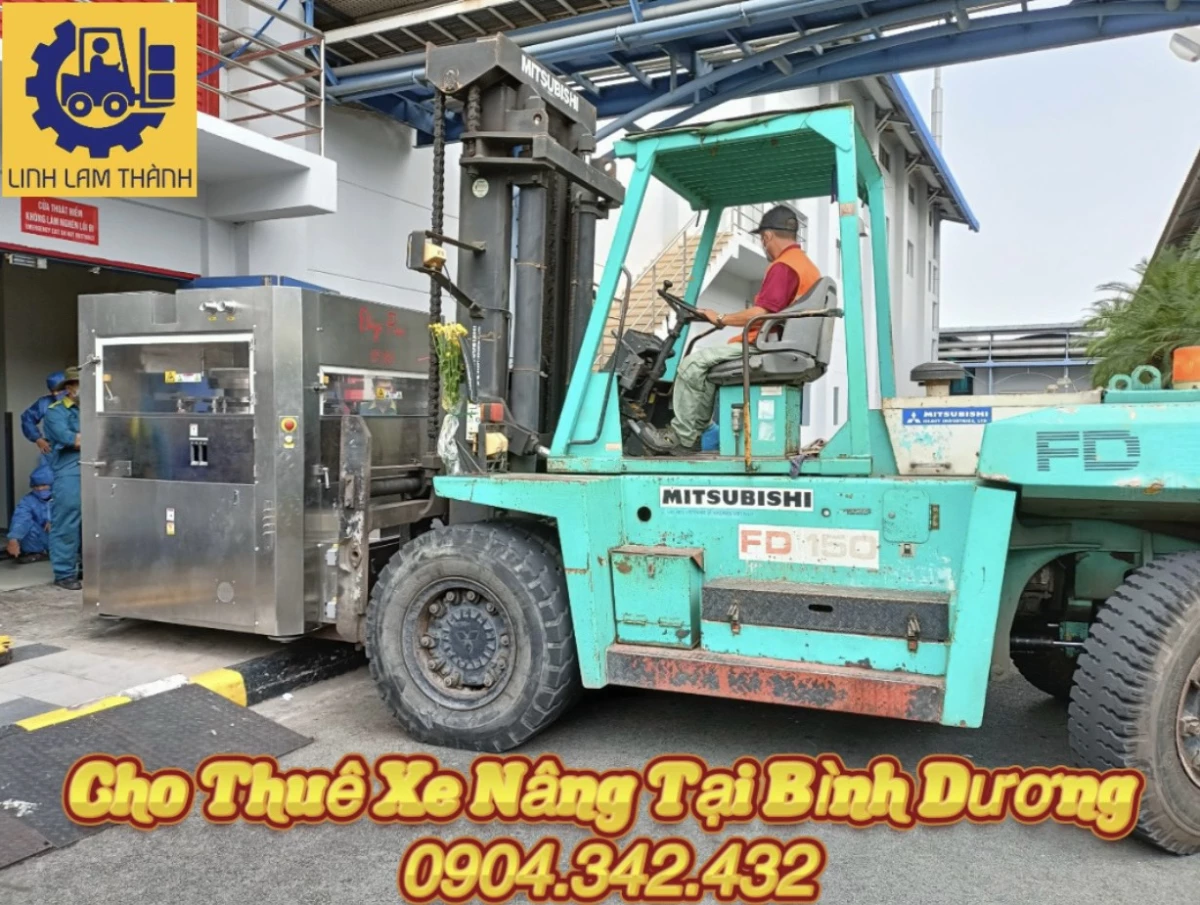 Kỹ thuật viên bảo trì xe nâng điện Linh Lam Thành Transport