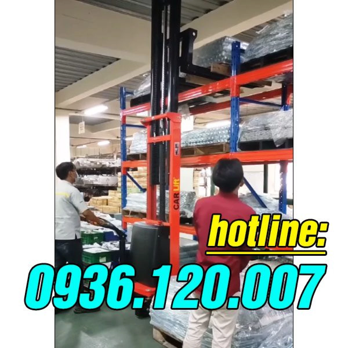 Xe nâng chiều cao nâng 3m đang hoạt động tại kho hàng