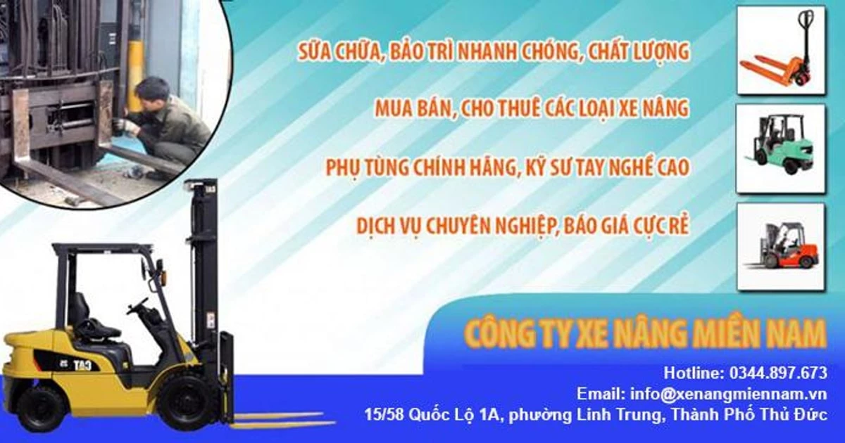 Kỹ thuật viên đang kiểm tra xe nâng HC