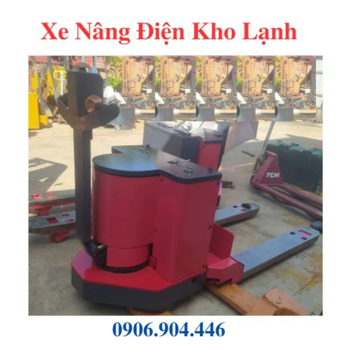 Xe nâng GNB đang nâng hạ hàng hóa trong kho