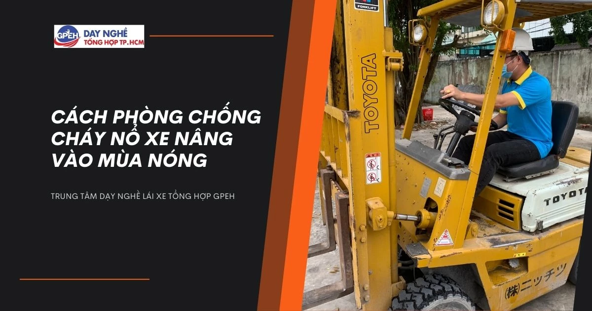 Kỹ thuật viên kiểm tra xe nâng phòng nổ